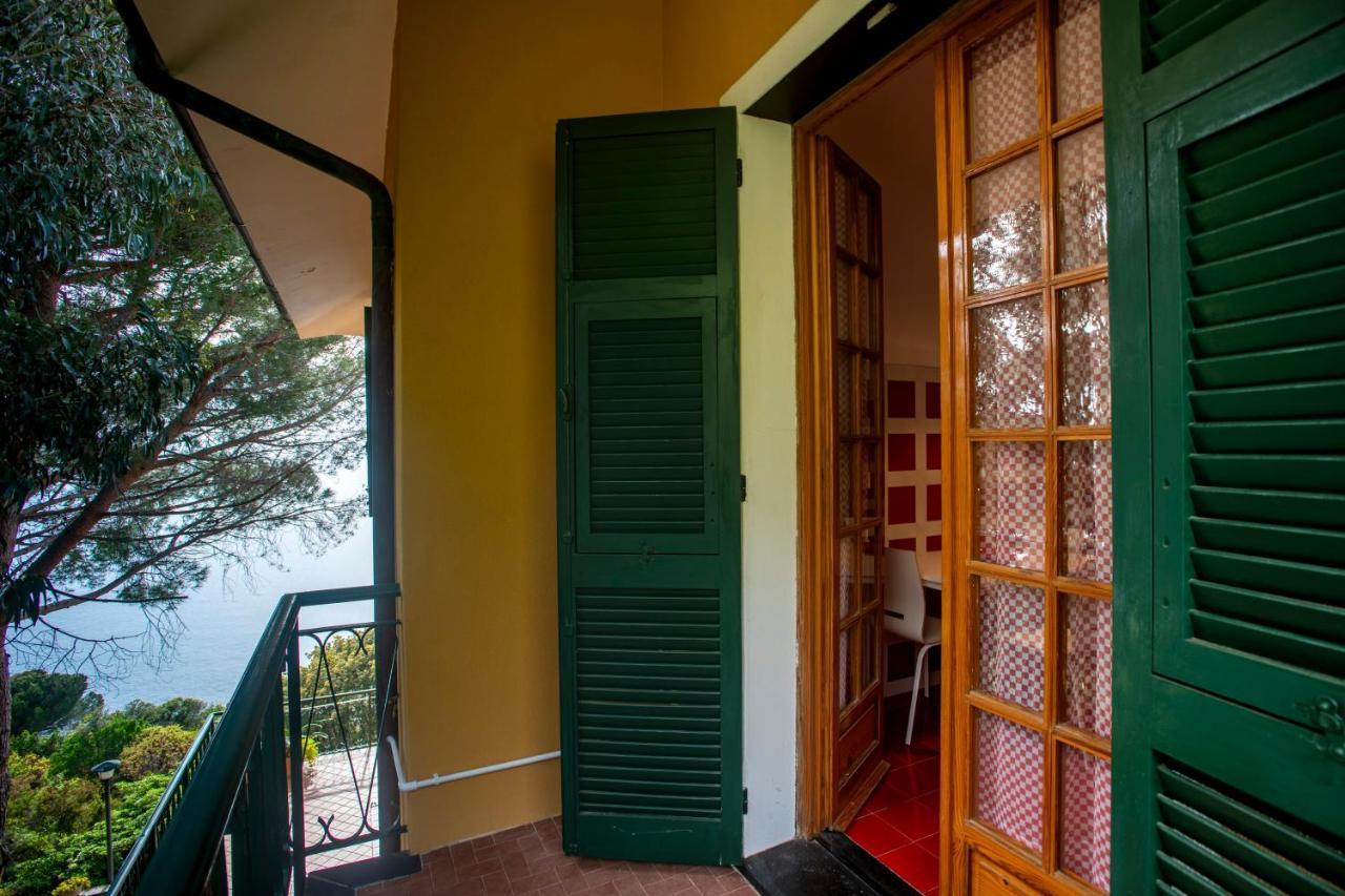 081b) Historic Il Vigneto 49, Sea View, Balcony, Free Private Parking Apartment